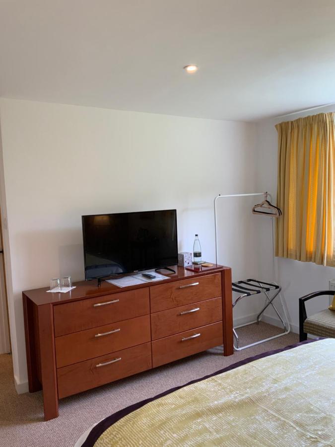 West Lodge B&B 헤일셤 외부 사진